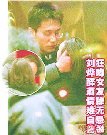 明星当众火辣调情上演限制级