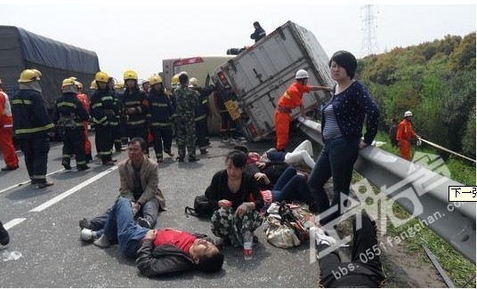 江苏常熟车祸惨烈6死21伤 场面惨不忍睹（图）