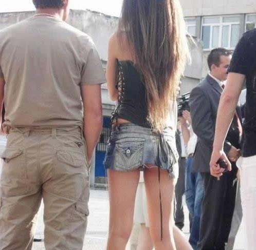 实拍俄罗斯街头美女“波涛汹涌”美女图片
